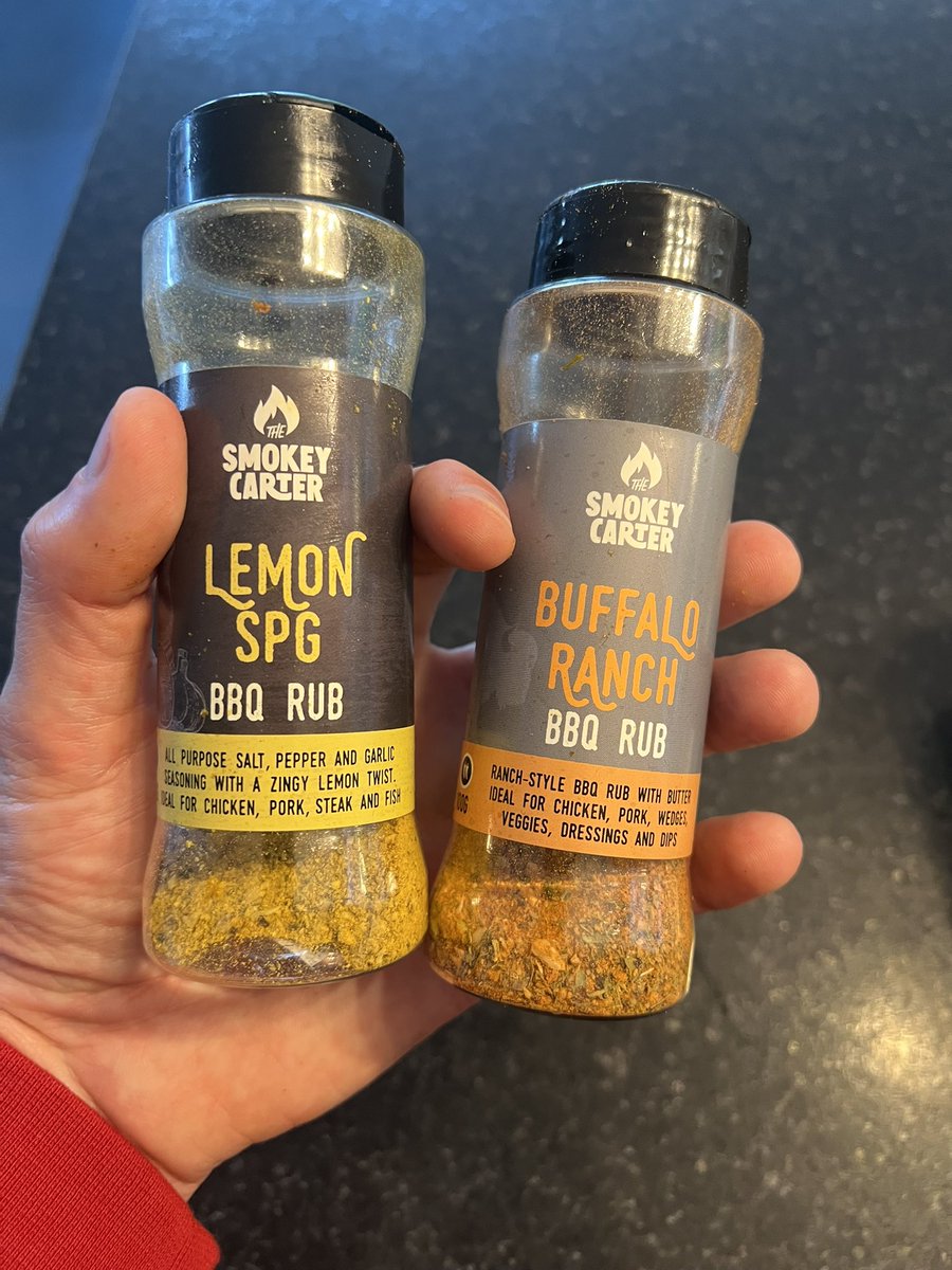 Couple of friends out for tomorrow nights wings. 

I always season the night before to let those flavours get to work

🔥🔥🔥🔥🔥🔥