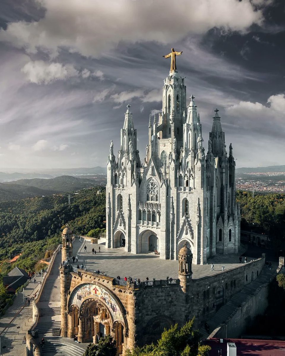 PropositoyVida's tweet photo. 46. España: La Iglesia del Sagrado Corazón de Jesús, Barcelona (1961) 🇪🇸 https://t.co/sSi9NEFuqR