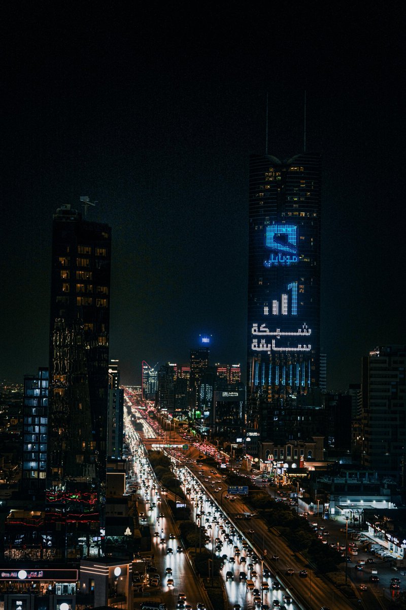بإبداعكم سابقين العالم مع #شبكة_سابقة ⚡️

شاركونا تصويركم لإعلان موبايلي اليوم على برج رافال عبر هاشتاق #شبكة_سابقة 💙

وادخلوا السحب على جهاز ذكي 😎🍎
