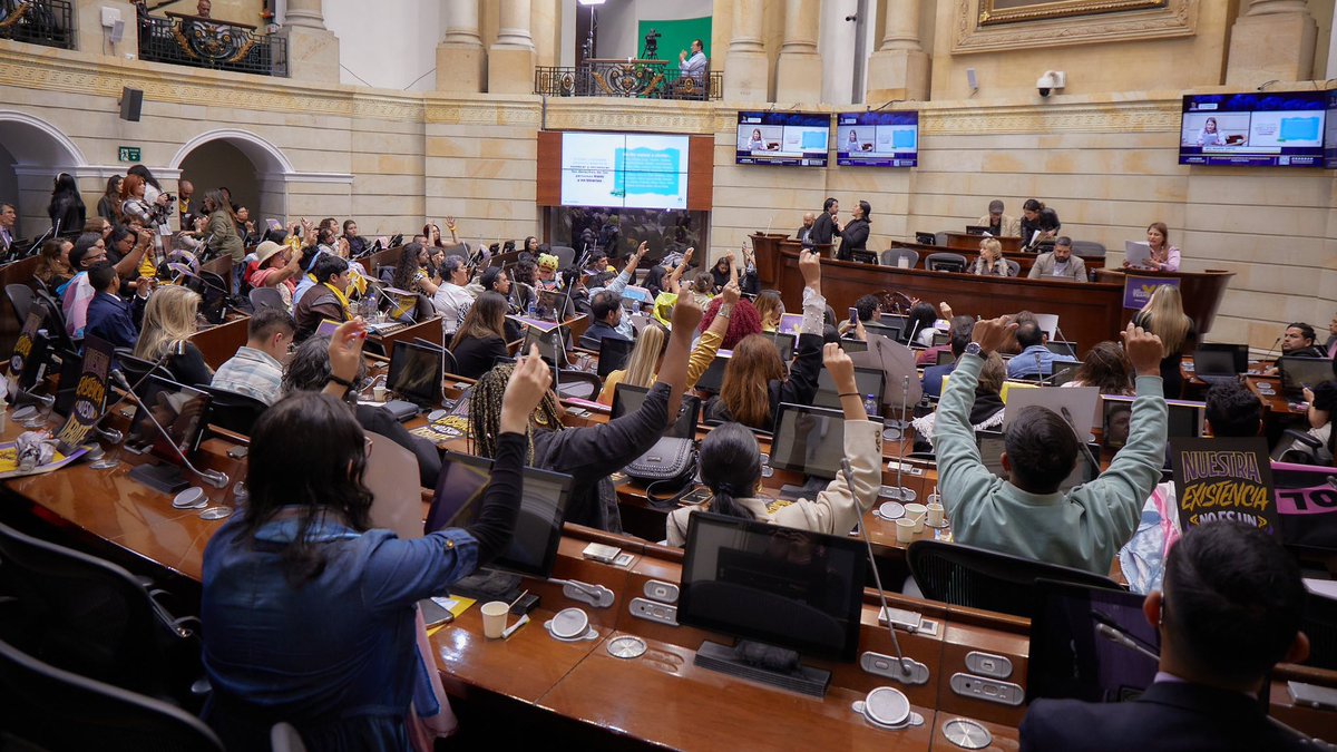 SePuedeSer's tweet image. 🧵1/2 Desde la Alcaldía Mayor de @Bogota vemos pertinente e importante que el Congreso dé la discusión sobre la #LeyIntegralTrans. Atendiendo las exhortaciones de la Corte Constitucional y la deuda del Congreso… 
@planeacionbog @DavidAlonzoC @integracionbta @EcastilloVa