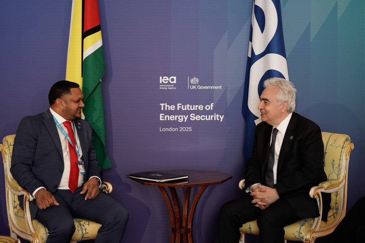 Fatih Birol (@fbirol) on Twitter photo Very pleased to meet with Guyana's Minister of Natural Resources Vickram Bharrat at the <a href="/IEA/">International Energy Agency</a>-🇬🇧 Energy Security Summit in London
We discussed the situation in oil markets, 🇬🇾’s contributions to global energy supplies & how to ensure industrial development benefits all citizens Very pleased to meet with Guyana's Minister of Natural Resources Vickram Bharrat at the <a href="/IEA/">International Energy Agency</a>-🇬🇧 Energy Security Summit in London
We discussed the situation in oil markets, 🇬🇾’s contributions to global energy supplies & how to ensure industrial development benefits all citizens