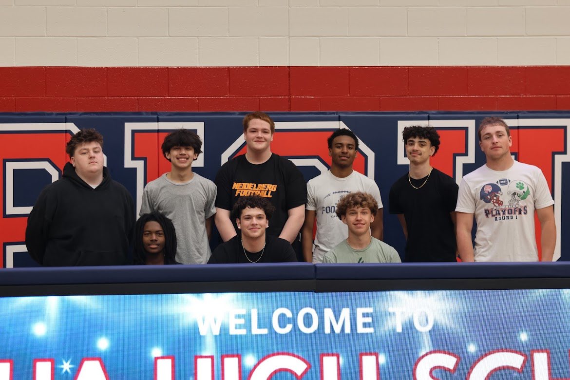 Isaiah Martin (@iamisaiahmartin) on Twitter photo Made it official 🗒️✍️, <a href="/BergFootball/">Heidelberg Football</a> <a href="/Coach_Donaldson/">Scott Donaldson</a> <a href="/CoachMorgan050/">Coach Morgan</a> <a href="/coachjasonlewis/">Jason Lewis</a> let’s get to work !!! Made it official 🗒️✍️, <a href="/BergFootball/">Heidelberg Football</a> <a href="/Coach_Donaldson/">Scott Donaldson</a> <a href="/CoachMorgan050/">Coach Morgan</a> <a href="/coachjasonlewis/">Jason Lewis</a> let’s get to work !!!