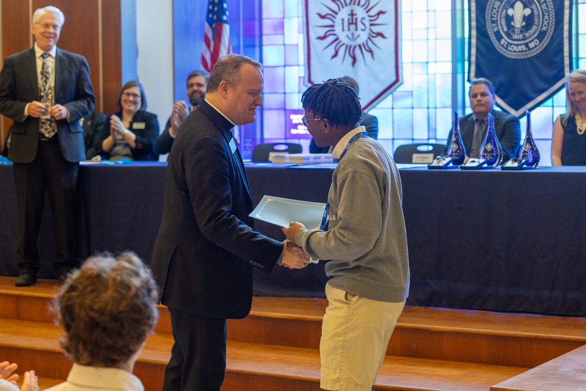 sluhjrbills's tweet image. Today we held our annual awards ceremony in recognition of students and faculty (only some of whom are pictured here) who achieved excellence in a variety of athletic, artistic, academic and faith-based endeavors. #SLUHLife #AMDG