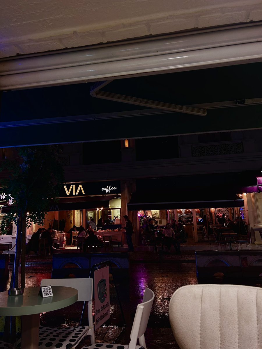 Dostlar… yağmurlu Eskişehir akşamı.