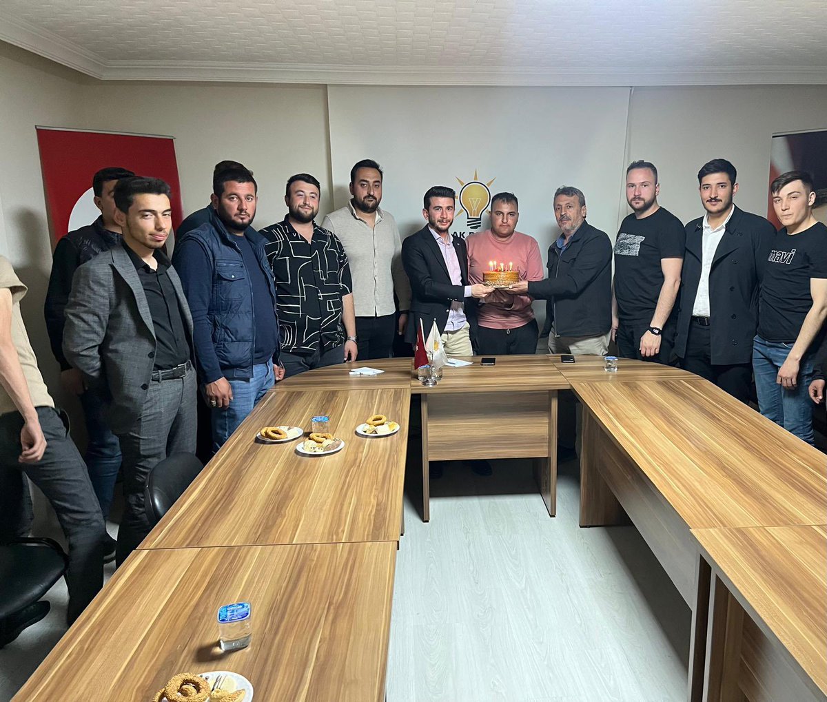 NecatiYurtbilir's tweet photo. Derinkuyu Gençliği sahada, teşkilatıyla omuz omuza!

Derinkuyu İlçe Gençlik Kolları Olağan Toplantımızı Gerçekleştirdik

Teşkilat Başkanımız Emre Dağaslanı ve Seçim İşleri Başkanımız Nazır Demirdöğen’in katılımlarıyla gerçekleştirdiğimiz ilçe gençlik kolları olağan toplantımızda, çalışmalarımızı değerlendirdik, önümüzdeki dönem hedeflerimizi konuştuk. Katılımları ve destekleri için kendilerine teşekkür ederiz.

@avyusufibis 
@osmannazlier 
@SerkannAksuu 
@av_mfa 
@MvSuleymanOzgun 
@Emre_Caliskann 
@nevsehirakgenc 
@derinkuyuakgenc