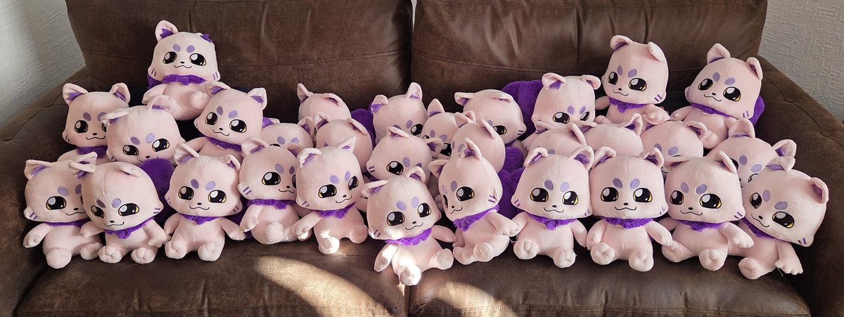 My Kumo plushy army arrived today!
All chillin' on the sofa 😺

Thanks to <a href="/Kumo_TheKat/">Kumo</a> and <a href="/LuckyKatStudios/">Lucky Kat</a> 

Can't wait to see what comes next.. 

Time to scan my NFC chips.. $KUMO 🤔