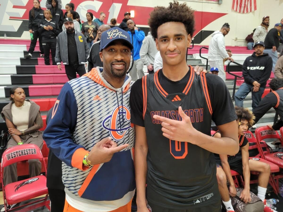 🚨BREAKING: Alijah Arenas was in a severe car crash, early Thursday morning, and has been hospitalized and put into an induced coma, per <a href="/ShamsCharania/">Shams Charania</a>.