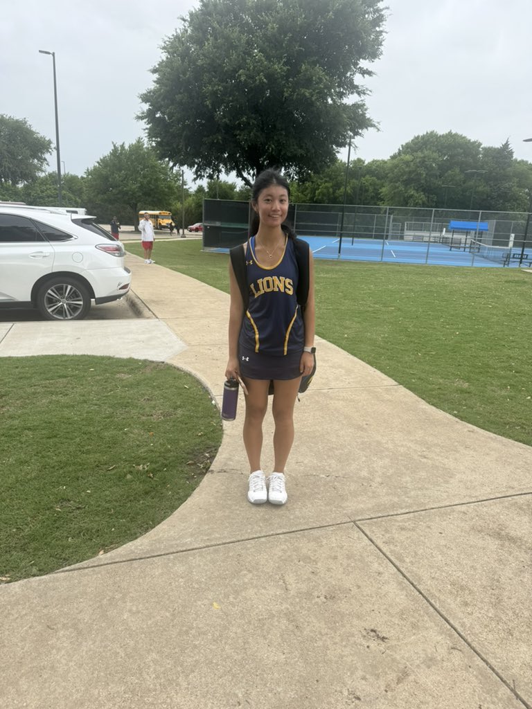 Starting strong! Kaitlin takes her first district match of the day — let’s keep the momentum going. #goldstandard