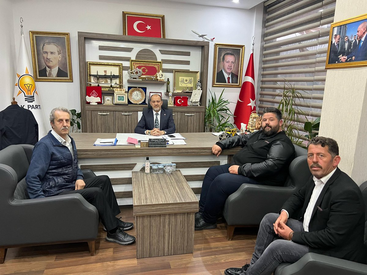📌 İlçe Başkanlığımıza ziyaret;

Elim bir trafik kazası sonucu kaybettiğimiz, Ankara İl Gençlik Kolları Yönetim Kurulu Üyesi Betül Önderoğlu’nun babası Suat Önderoğlu’nu misafir ettik. 

Ziyaretleri için teşekkür ederiz.