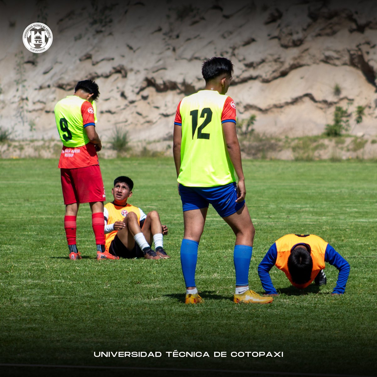 ClubUTC_Oficial's tweet photo. 𝑳𝒂𝒔 𝒑𝒓𝒖𝒆𝒃𝒂𝒔 𝒂𝒗𝒂𝒏𝒛𝒂𝒏 𝒄𝒐𝒏 𝒕𝒂𝒍𝒆𝒏𝒕𝒐 𝒄𝒐𝒕𝒐𝒑𝒂𝒙𝒆𝒏𝒔𝒆 🔴🔵💪
Compartimos algunas postales de las pruebas a jugadores para la temporada 2025, con el mando de nuestro flamante D.T. Fernando Salazar Salinas. 🫡

#OrgulloCotopaxense https://t.co/oqpm8Jjw4B