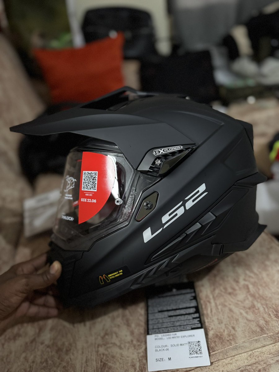 BamitoHamis's tweet photo. @rex_maina  thank you so much bro I have received the package, sasa let the adventure lead on. Tunaanza na Dar Es Salaam ama? 
😂. 
ONEIL ADVENTURE RIDING BOOTS. 
LS2 EXPLORER HELMET https://t.co/NAlAJgm2sC