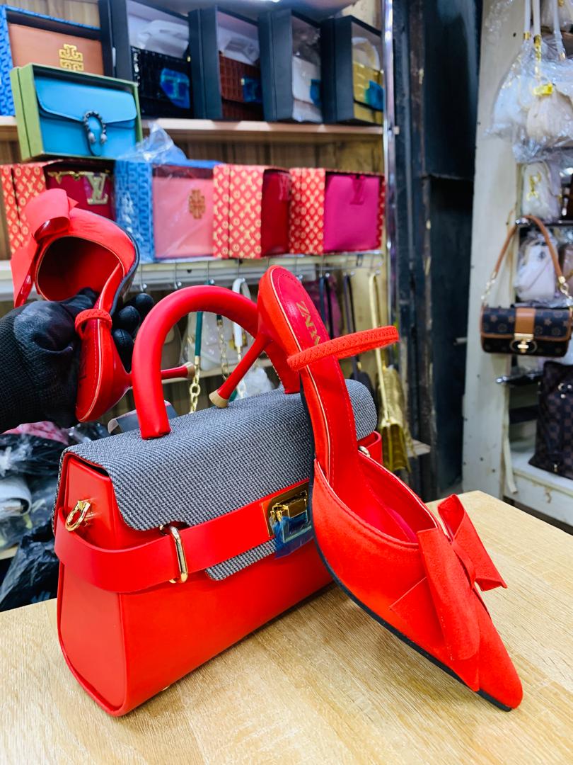 Naya_stores's tweet image. Do you want to match your bag with your shoes or slippers? I can help you get the perfect set, all at a price that won&apos;t break the bank. Just send me a message and let us sort it out

#100DVC #100daysconsistencychallenge #nayastore