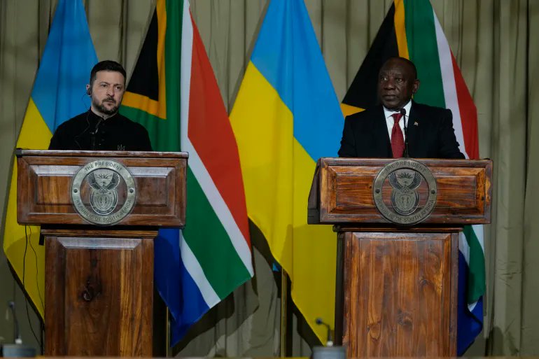 As Ukraine’s President Volodymyr Zelenskyy meets South Africa’s Cyril Ramaphosa in Pretoria, Moscow-allied politicians are protesting the state visit.

But can South Africa help Russia and Ukraine reach a peace deal amid their war? aje.io/crm9pk
