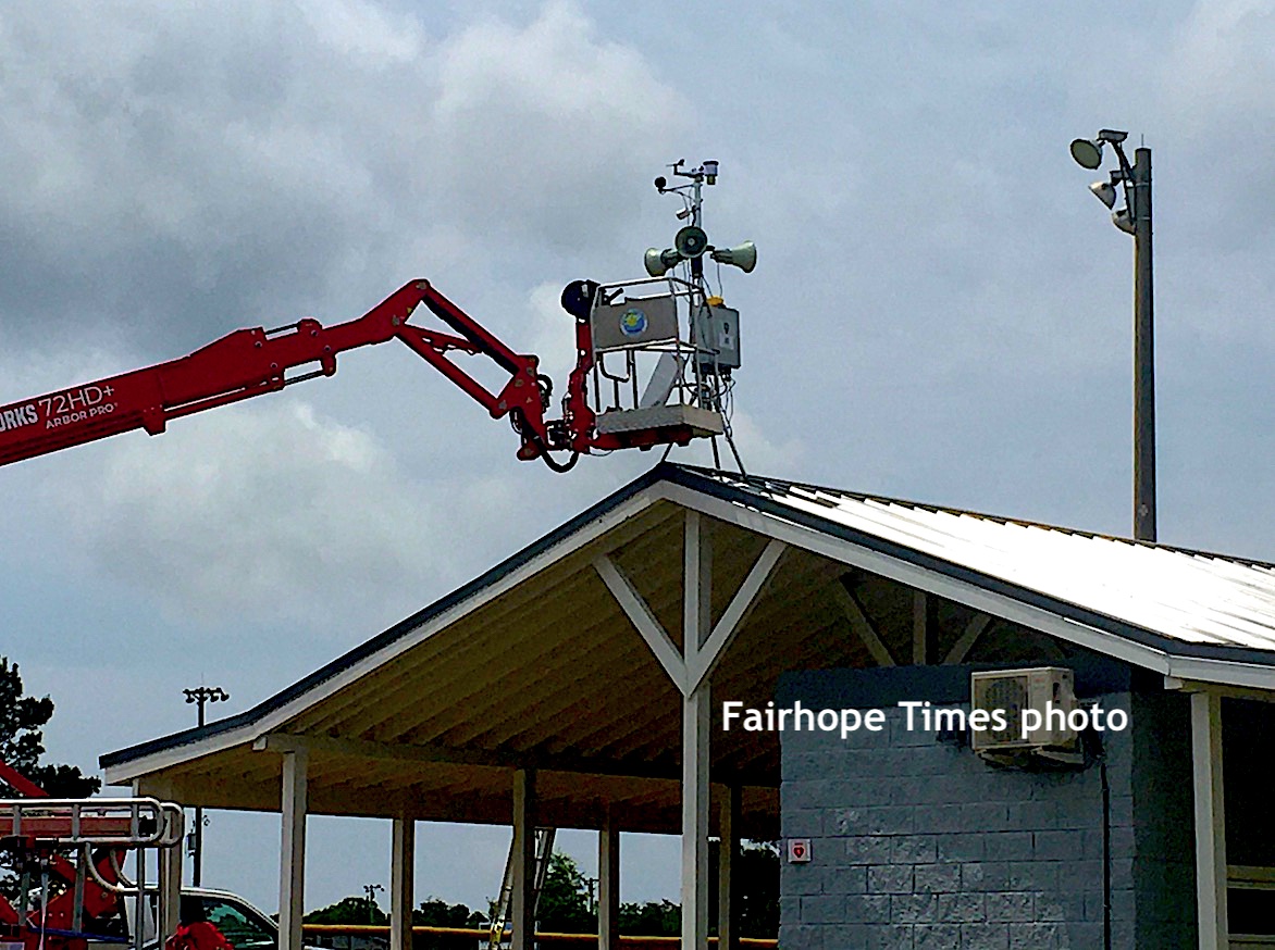 Fairhope_Times's tweet photo. Installing a new weather warning station in Founders Park today … . #weatherstation #founderspark #fairhopetimesnews #LocalNews https://t.co/SiKPVJfmPq