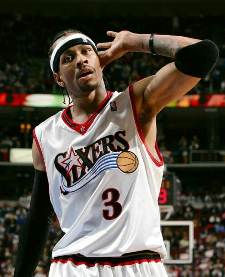 Fue el ying y el yang de la NBA. Lo bueno y lo malo. Le dijeron de todo: que era un gángster, un pandillero, un alcohólico, un apostador compulsivo. Allen Iverson fue un jugador excepcional, pero sobre todo un transgresor. 

Un revolucionario.
 
Un genio que rompió el molde 👇
