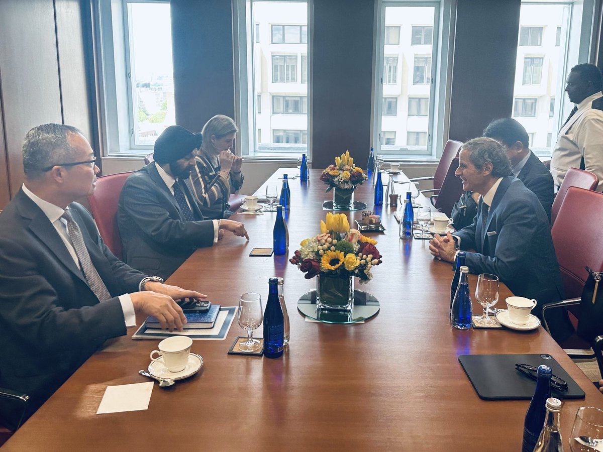 iaeaorg's tweet photo. IAEA DG @rafaelmgrossi met with senior U.S. officials in Washington, DC 🇺🇸 this week. He also discussed the financing of nuclear energy projects with @WorldBank President & @ADBPresident, and spoke at @CarnegieEndow’s #NUKECON and at @CFR_org. 🔗https://t.co/AIQ8TRtqR5 https://t.co/7TYlrwKkj9