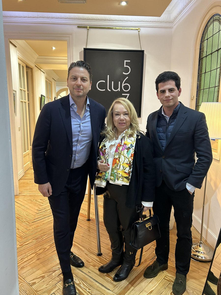 club_567's tweet photo. Así suena el nuevo real estate español: 

Visión global y mentalidad de marca.

Recibimos en Club567 a Eddie Shapiro (fundador Nest Seekers y Wendy Jackson (Nest Seekers Spain) junto a Pablo Luna (TUHO Real Estate).

Estrategia, visión y conexiones reales. Eso es Club567. https://t.co/lTH1biqySR