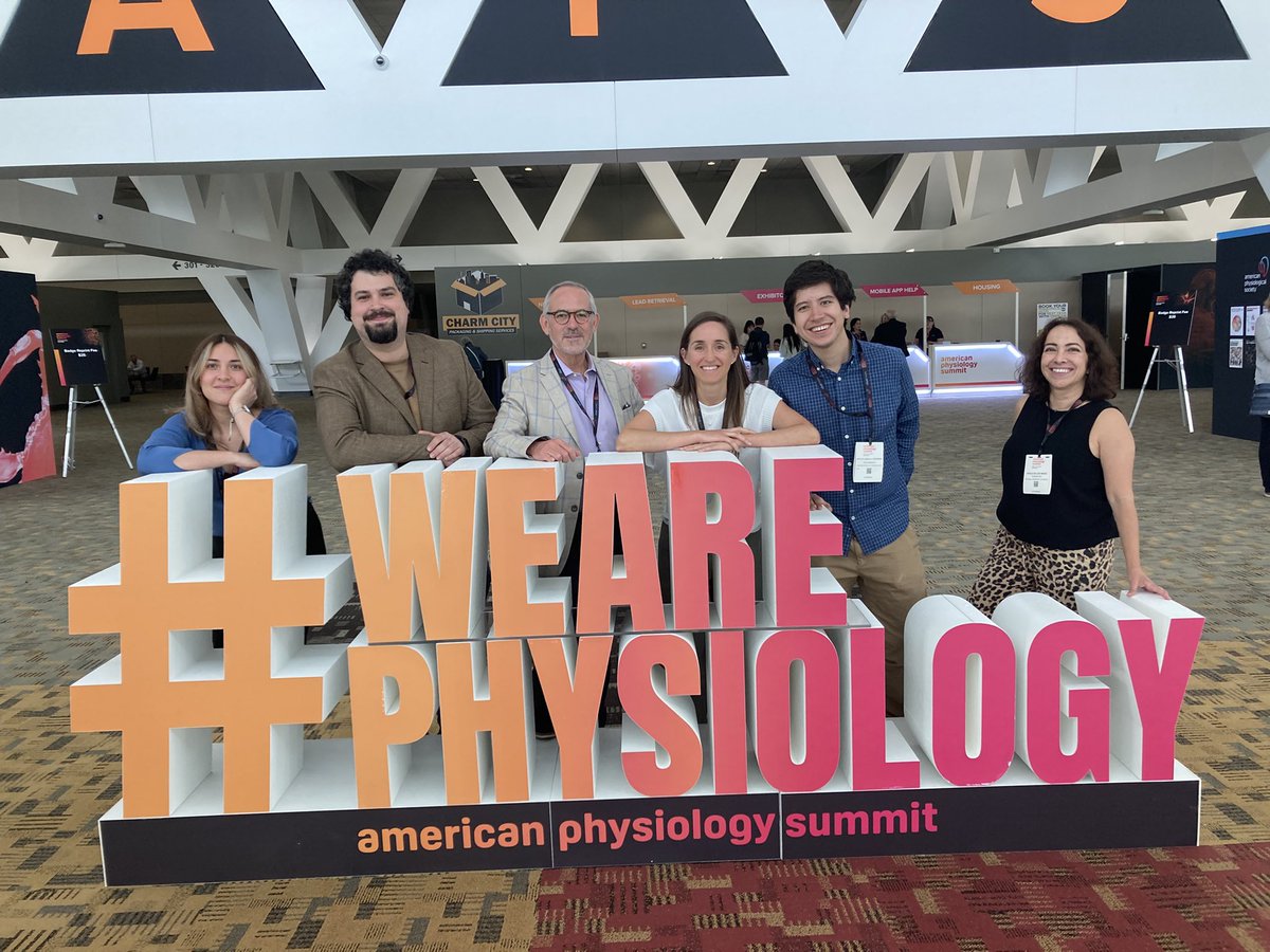 En el American Physiology Society meeting con tres ex alumnas de PhD
<a href="/JessBahena12/">Jess Bahena</a> <a href="/MARIACASTABU/">MARIA CASTAÑEDA</a> <a href="/saltarin_bean/">Paola de los Heros</a> y dos ex alumnos de PhD de mis ex alumnas! <a href="/hectorcarbajalc/">Héctor Carbajal Contreras</a> y Adrian Murillo.