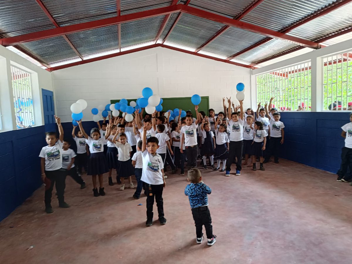 AdelanteSiempr_'s tweet photo. #Jinotega|¡Un sueño hecho realidad! Hoy celebramos con alegría la inauguración de la nueva escuela en la comunidad #ElNaranjito, #Bocay. 🎉🎈 Un paso importante para garantizar educación de calidad a nuestras niñas y niños, y construir un futuro con más oportunidades para todos. https://t.co/lhWmX9lFVd