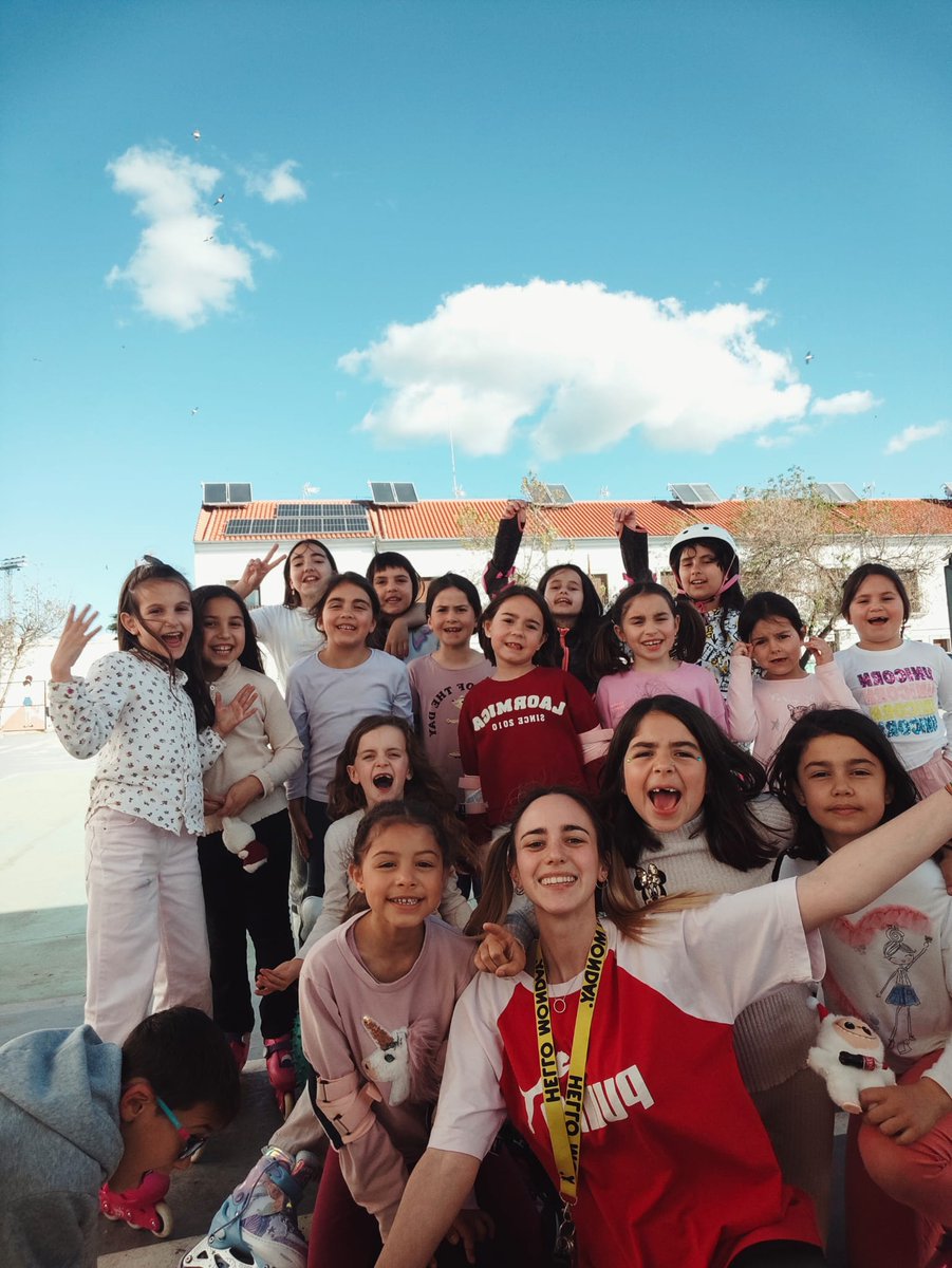 14007246P's tweet photo. ⛸️✨ ¡Esta semana ha finalizado el taller de patinaje del programa Más Deporte! Nuestros niños y niñas han disfrutado de grandes momentos aprendiendo y divirtiéndose sobre ruedas. Gracias a todos los participantes y a su monitora Sandra por hacer de este taller algo inolvidable. https://t.co/9YKnt90cti