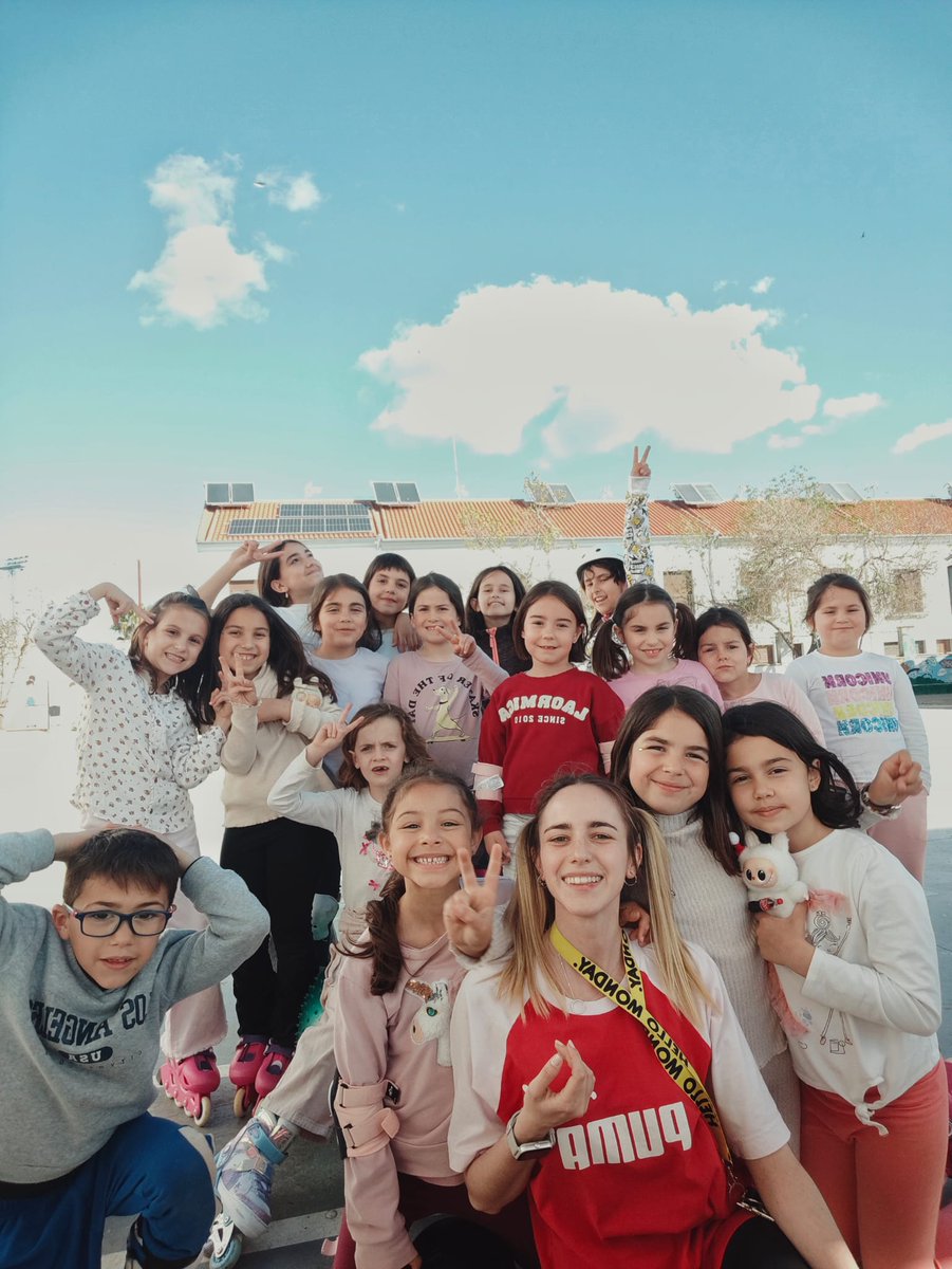 14007246P's tweet photo. ⛸️✨ ¡Esta semana ha finalizado el taller de patinaje del programa Más Deporte! Nuestros niños y niñas han disfrutado de grandes momentos aprendiendo y divirtiéndose sobre ruedas. Gracias a todos los participantes y a su monitora Sandra por hacer de este taller algo inolvidable. https://t.co/9YKnt90cti