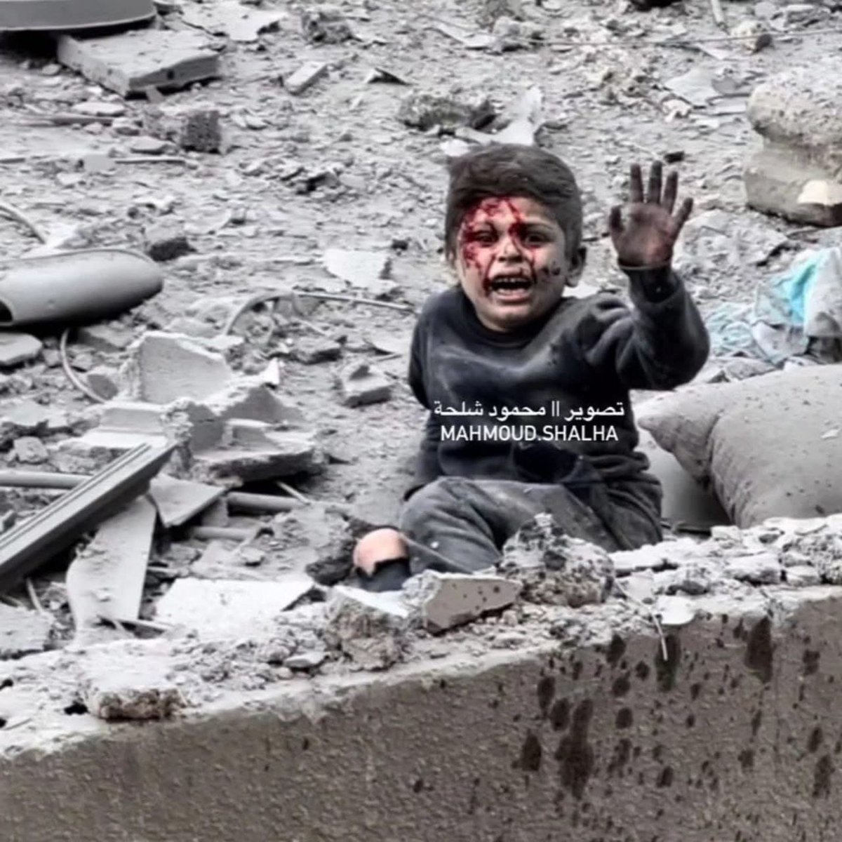 Gazze’de bir çocuğun hayatta kalması bile bir trajediye dönüşüyor.

Siyonist İsrail öldürmeye
Dünya susmaya devam ediyor.

#wakeupmuslim