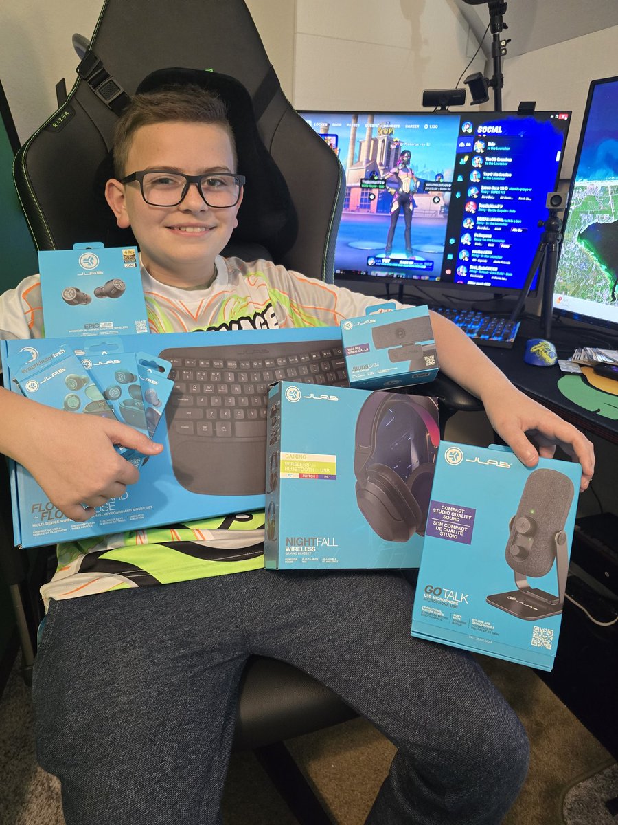 GriffSavageInc's tweet photo. We wanted to give a huge shout out to this amazing brand!! @JLabAudio thank you for a serious Awesome care package! I have tried every earbud on the market and this is the best one for me 100%. Thank you, guys! I tell everyone to buy your guys stuff. #teamJLab #BestAudio https://t.co/qlIQw4xelb