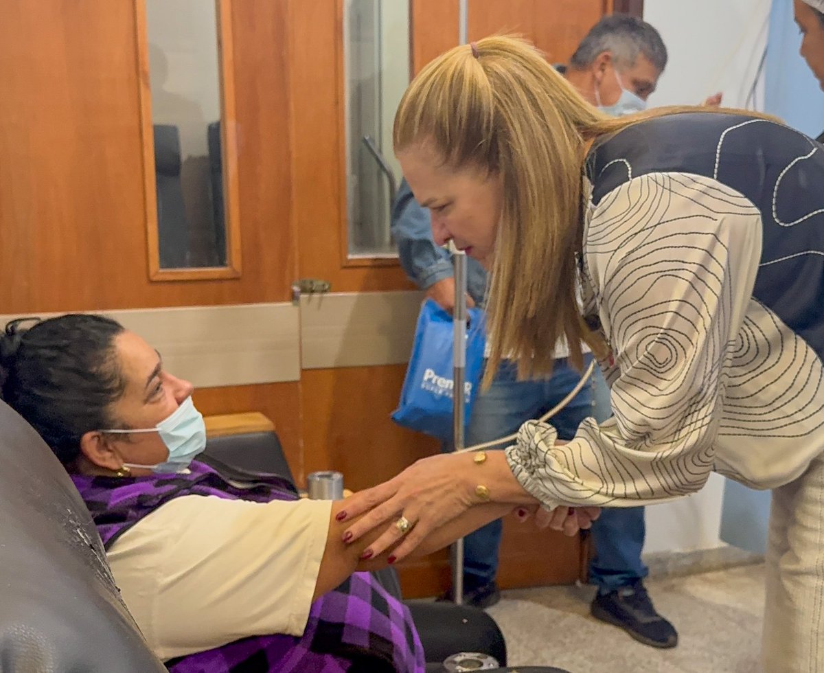 Por eso, dispuse reforzar la implementación efectiva del modelo de Redes Integradas e Integrales de Servicios de Salud (RIISS), para que cada nivel del sistema cumpla su rol.

El hospital debe ser un centro de referencia, no la primera puerta de entrada para afecciones leves.