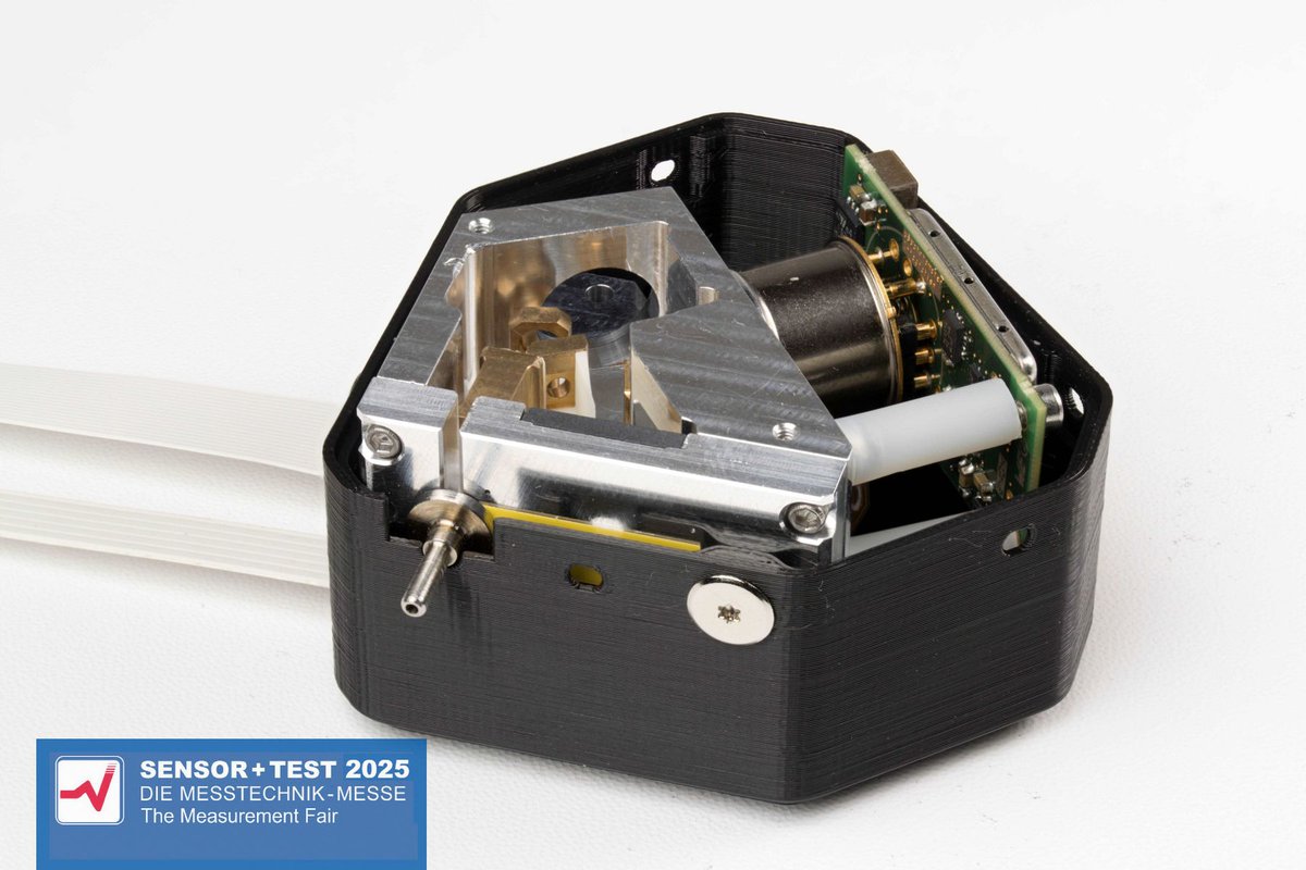 DirkSchaar's tweet photo. SENSOR+TEST 2025: @FraunhoferIPMS and SERINO are developing ultra-compact, cost-effective NIR #spectrometers by combining quantum dot technology with #MEMS-based scanning mirror systems.
https://t.co/LfJVlodaPd
#NIRSpectroscopy #QuantumDots #MEMSTechnology #SensorInnovation https://t.co/HIW2QyPum7