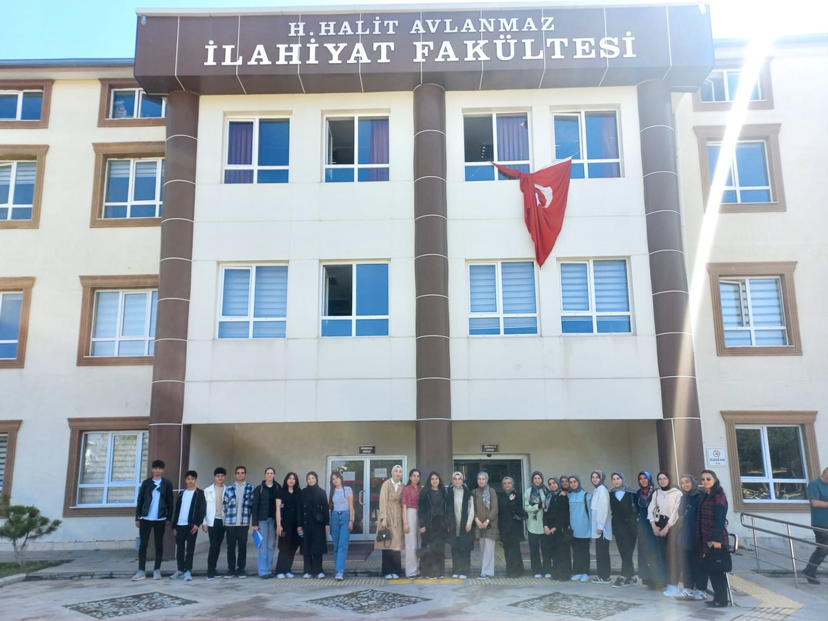 DerinkuyuL's tweet photo. Okulumuz 12. sınıflarına yönelik Nevşehir Hacı Bektaş Veli Üniversitesine gezisi düzenlendi. Öğrencilerimiz, 
İlahiyat,
Eğitim  
Spor Bilimleri  ve 
Mimarlık fakültelerini ziyaret ettiler. 
Gezide emeği geçen idaremize, sınıf öğretmenimize ve rehberlik servisine teşekkür ederiz. https://t.co/PR2Tkhmbsg