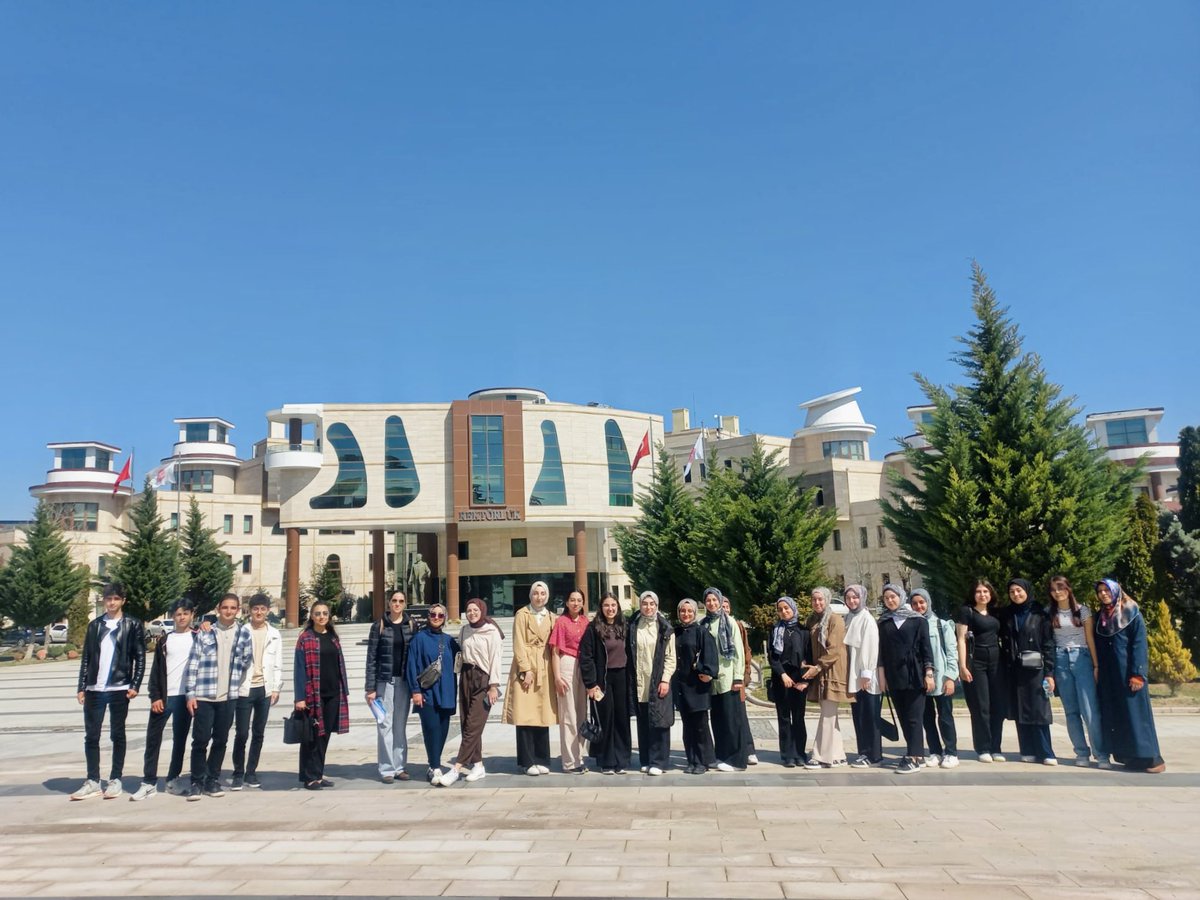 DerinkuyuL's tweet photo. Okulumuz 12. sınıflarına yönelik Nevşehir Hacı Bektaş Veli Üniversitesine gezisi düzenlendi. Öğrencilerimiz, 
İlahiyat,
Eğitim  
Spor Bilimleri  ve 
Mimarlık fakültelerini ziyaret ettiler. 
Gezide emeği geçen idaremize, sınıf öğretmenimize ve rehberlik servisine teşekkür ederiz. https://t.co/PR2Tkhmbsg