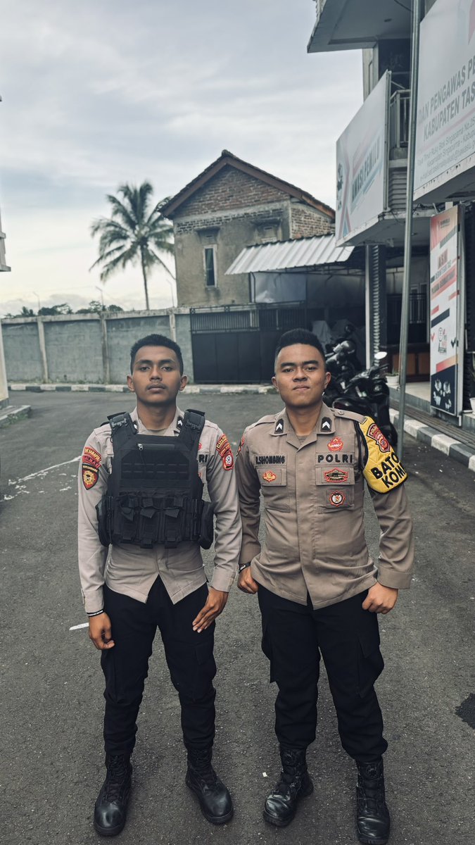 ichlausal's tweet photo. akhirnya poto bareng lagi https://t.co/aa6eicoXCa