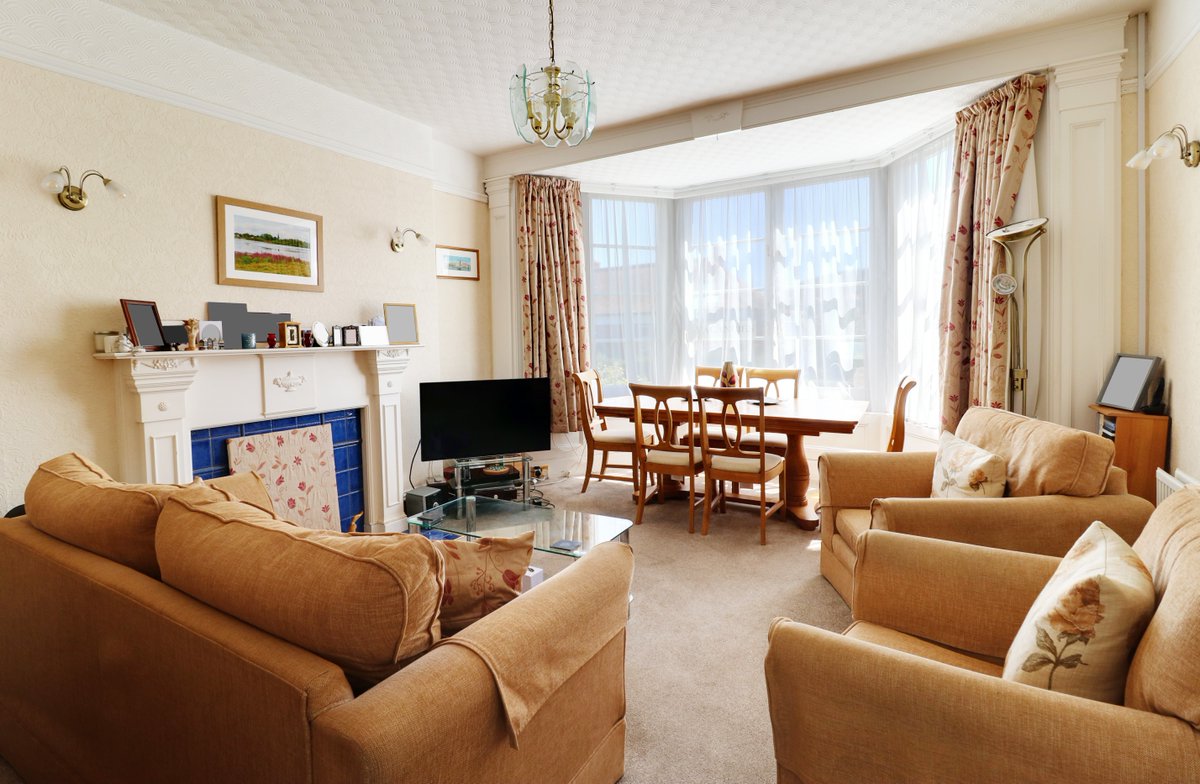 Character Grade II Listed 8 bedroom guest house with 2 bedroom private apartment, car park and pleasant garden.

EPC EXEMPT | CTax N/A | Freehold

📍Minehead 💷 OIEO £625,000

📞 01271 347888 

🌐 ow.ly/JsyR50UyFg1

#WebbersEstateAgents