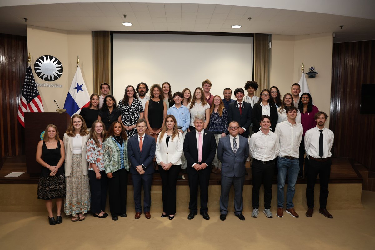 USEmbPAN's tweet image. #PeaceCorps Juramentamos a 27 voluntarios de @PeaceCorps en Panamá. Luego de 10 semanas de formación, están listos para apoyar proyectos de conservación ambiental y agricultura sostenible. 🇺🇸🤝🇵🇦 ¡Bienvenidos! #EstamosUnidos