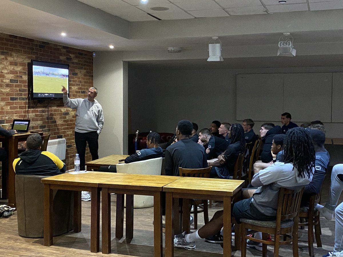 Mel’s been busy on the analysis, first part of training sharing his findings with the squad. These sessions so enlightening.