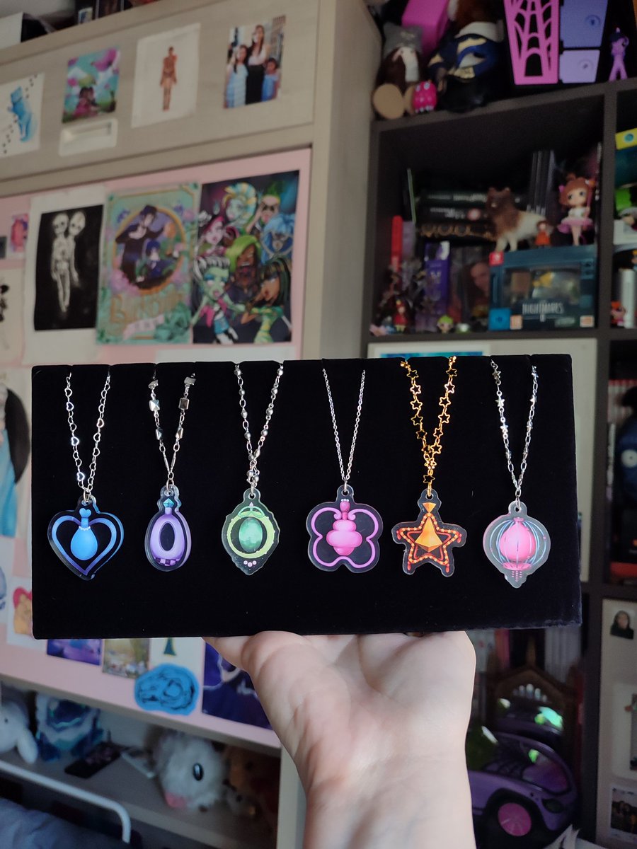 Mirad que cositas más lindas llevo a la #japanweekend de alicante este finde ✨✨
Son los collares del #enchantix de las #winx
Si queréis el vuestro estaré en el stand NC79 ✨
NOS VEMOS EN BREVES!!!