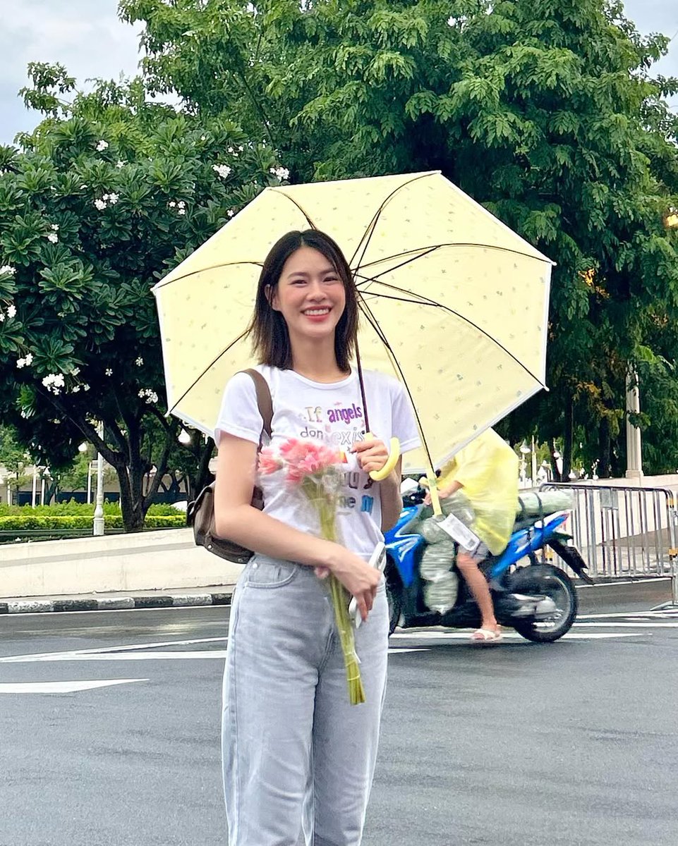 สุขสันต์วันเกิดปีที่ 27 นะคะเอมี่คนเก่ง พี่ยังคิดคำอวยพรยาว ๆ ไม่ออกสักที แต่พี่ขอที่ 1 ให้หนูก่อนก็แล้วกัน

HAPPY BIRTHDAY EMI
#Happy27thEmiamilyDay