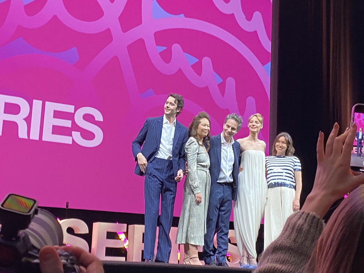 Constance Jamet (@constancejamet) on Twitter photo Le jury de <a href="/CANNESERIES/">CANNESERIES</a> réuni -Louise Bourgoin, Jeff Russo, César Domboy, Soo Hugh à l’exception de Norman Reedus retenu au dernier moment par un tournage Le jury de <a href="/CANNESERIES/">CANNESERIES</a> réuni -Louise Bourgoin, Jeff Russo, César Domboy, Soo Hugh à l’exception de Norman Reedus retenu au dernier moment par un tournage