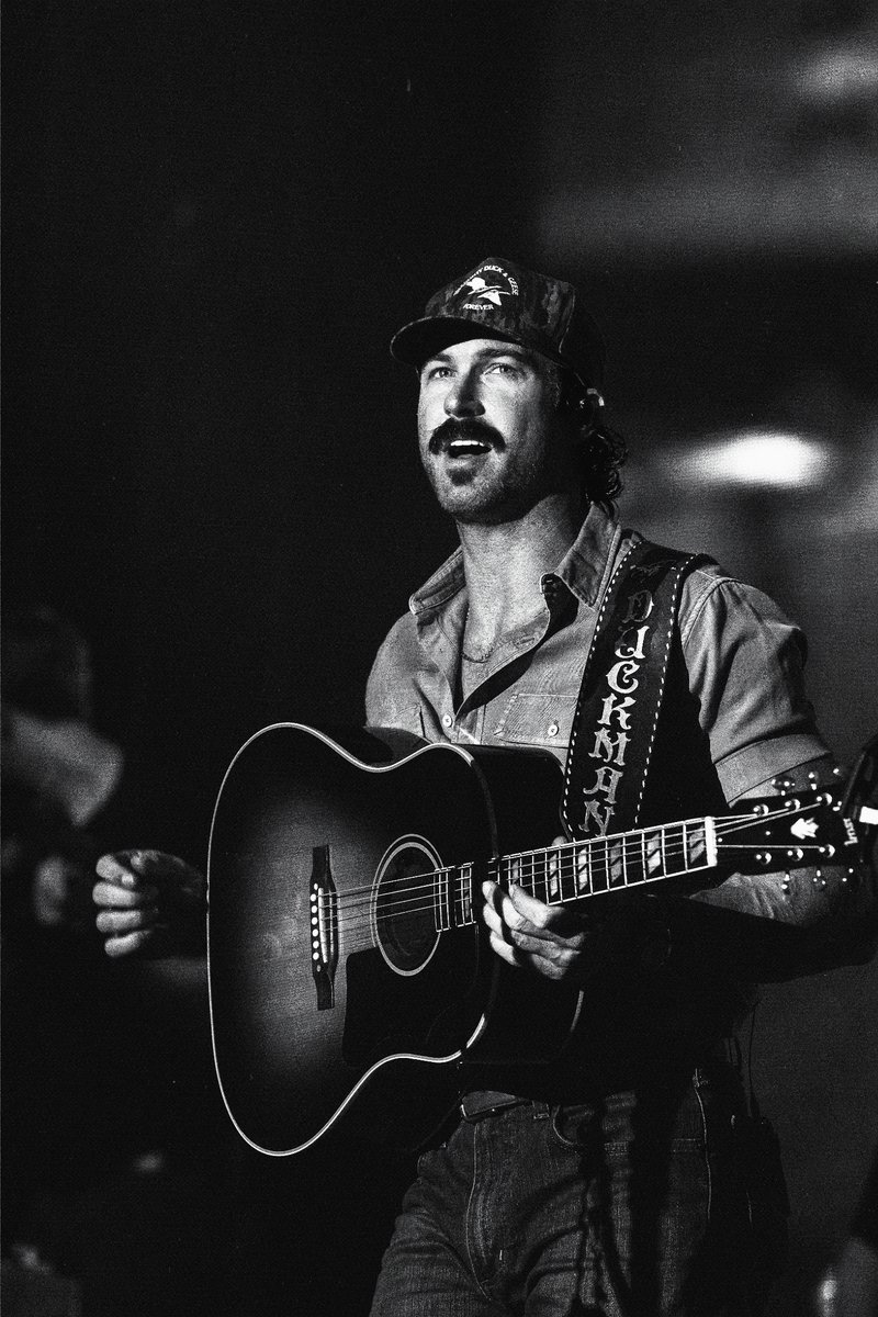 altwavemag's tweet image. Throwback of @RileyGreenMusic crushing it live from Country Calling Fest

📸: Harrison Webb
#country #altwave #magazine