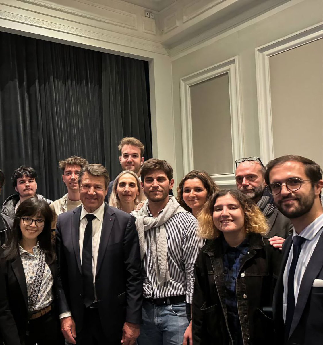 manupianetti's tweet photo. Rassembler autour de Christian #Estrosi pour échanger sur les enjeux qui comptent pour les Niçois ! 💪 https://t.co/7lVdQOLCua