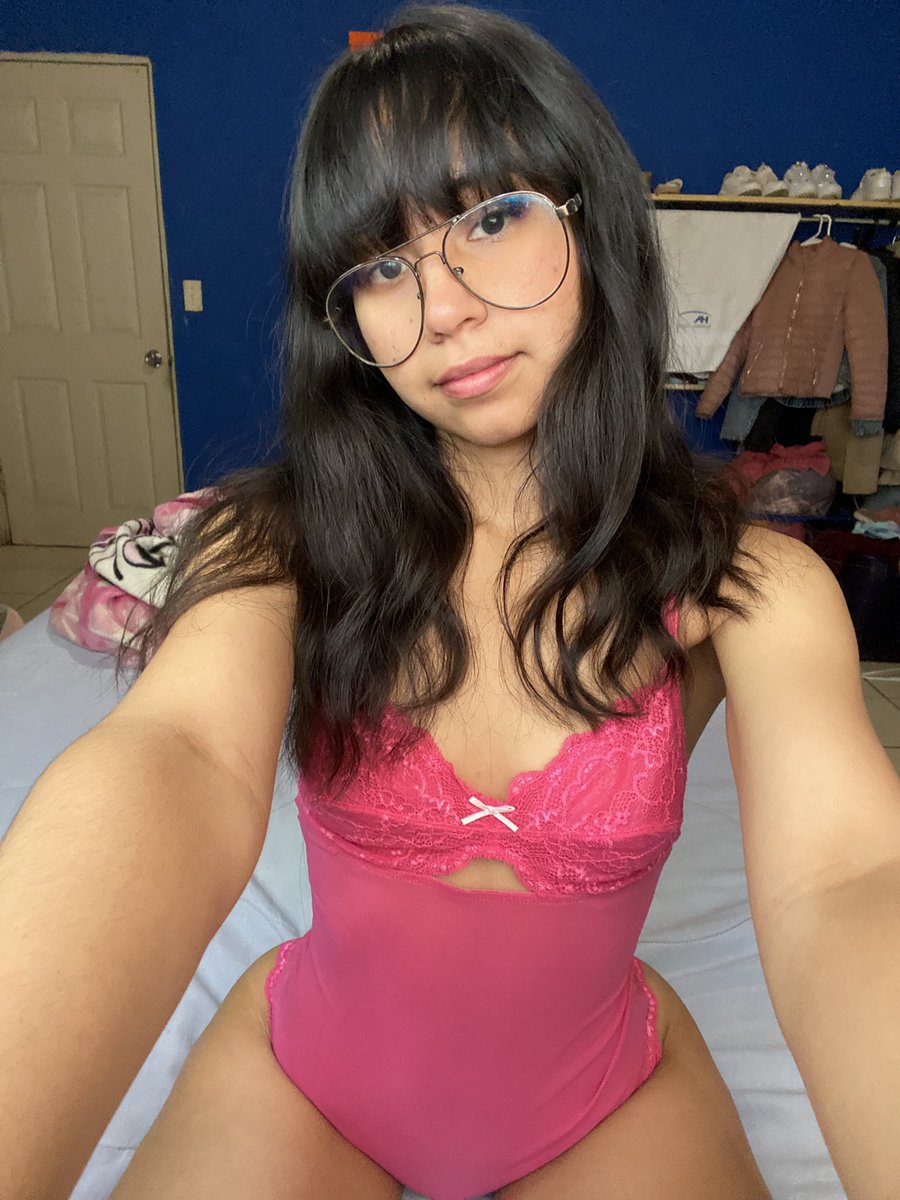 siara__21's tweet photo. ¿Te gusta como veo con el rosa?💕 o sin el?😜 https://t.co/tsNcCYaP7m
#Comenta #Racciona #Onlyfans #Tedencia https://t.co/lJDHXgB5zT