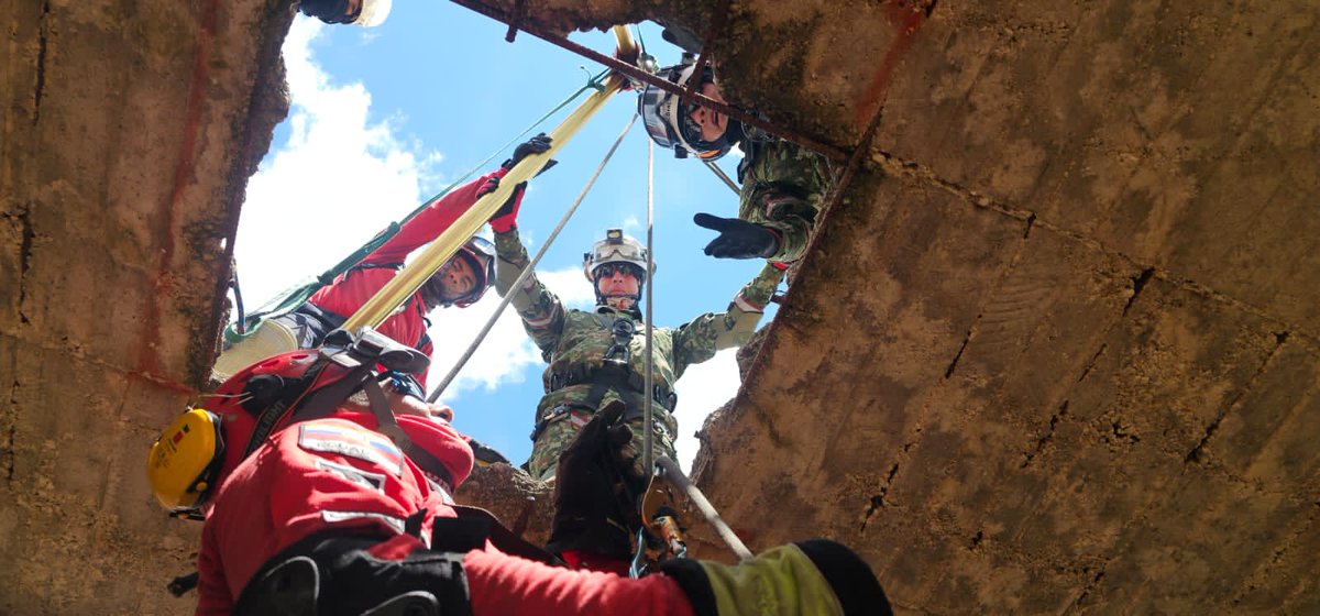 RiesgosCundi's tweet photo. Estuvimos en Fuerte Militar de Tolemaida @COL_EJERCITO #BIADE80 en la clausura del 1er. Congreso Internacional de Gestión del Riesgo y Operaciones BREC, que unió a Colombia y Ecuador, y vinculó a delegaciones y cuerpos operativos de @gobertolima y @CundinamarcaGob @JorgeEmilioRey https://t.co/QaMg29ZGTv