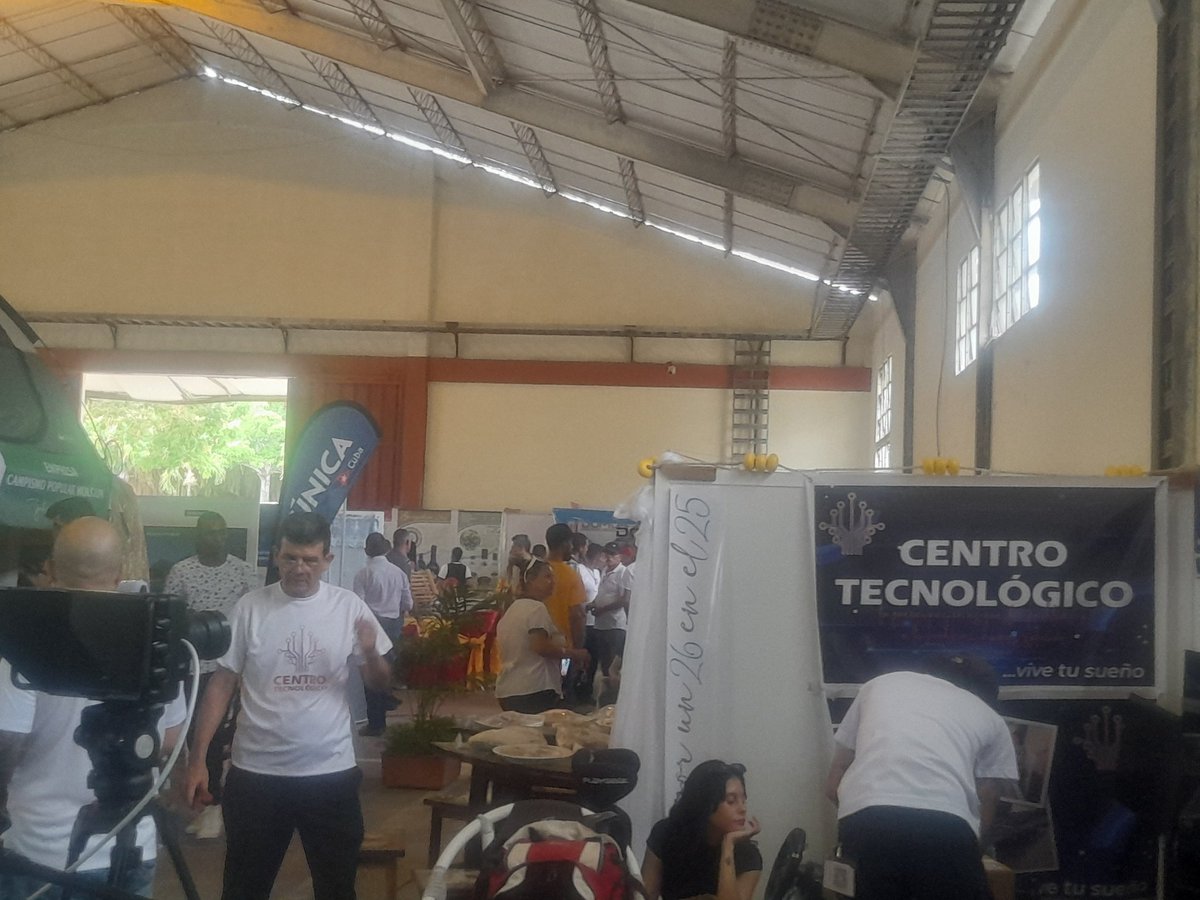 Y aquí estamos con #HonorHolguinero participando en la Feria de Empresarios de #HolguínSí. Unidos en la búsqueda de alianzas y oportunidad de negocios.#PorUn26EnEl25