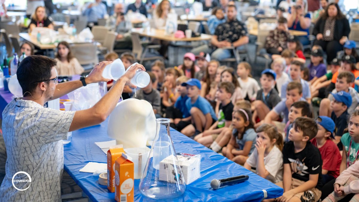 CovestroUS's tweet image. Science runs in the family! Today, our Pittsburgh HQ turned into a discovery zone for #TakeYourChildtoWorkDay, with 100+ future innovators joining their parents at work to explore hands-on STEM activities. Thanks to our employee volunteers who made this event possible! 🔬💼