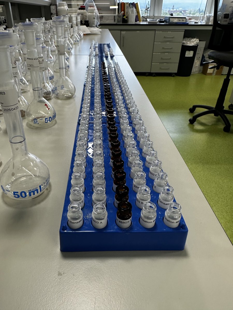 _LifeScientific's tweet image. Yesterday we had all hands on deck preparing 210 sample injections of both US and Canadian products—resulting in a massive 153 hours of chromatographic data currently being generated across 6 instruments!
Huge thanks to all involved for making it all happen!