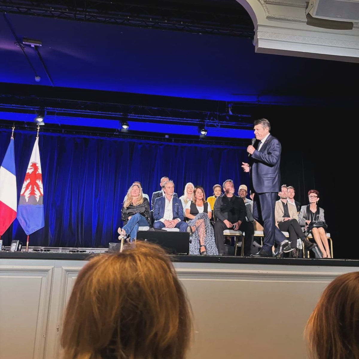 AnneRamos06's tweet photo. Ce soir encore, Nice mise à l’honneur 🇫🇷  
Autour de @cestrosi, une salle pleine pour la réunion publique « Maintenant, pour la République », dédiée à l’avenir de la France et de #Nice06.  

Merci pour votre fidélité et votre énergie !  

#ilovenice #republique #France https://t.co/ULicYMH2Rm