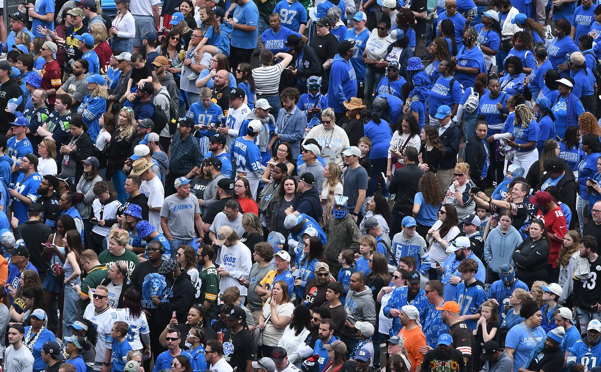 detroitnews's tweet photo. The fact that downtown Detroit looked like this last year. Still not over it.

Photos by Katy Kildee/Robin Buckson, TDN. | #NFLDraft2025 #NFLDraft2024 https://t.co/T4r7Lekxa7