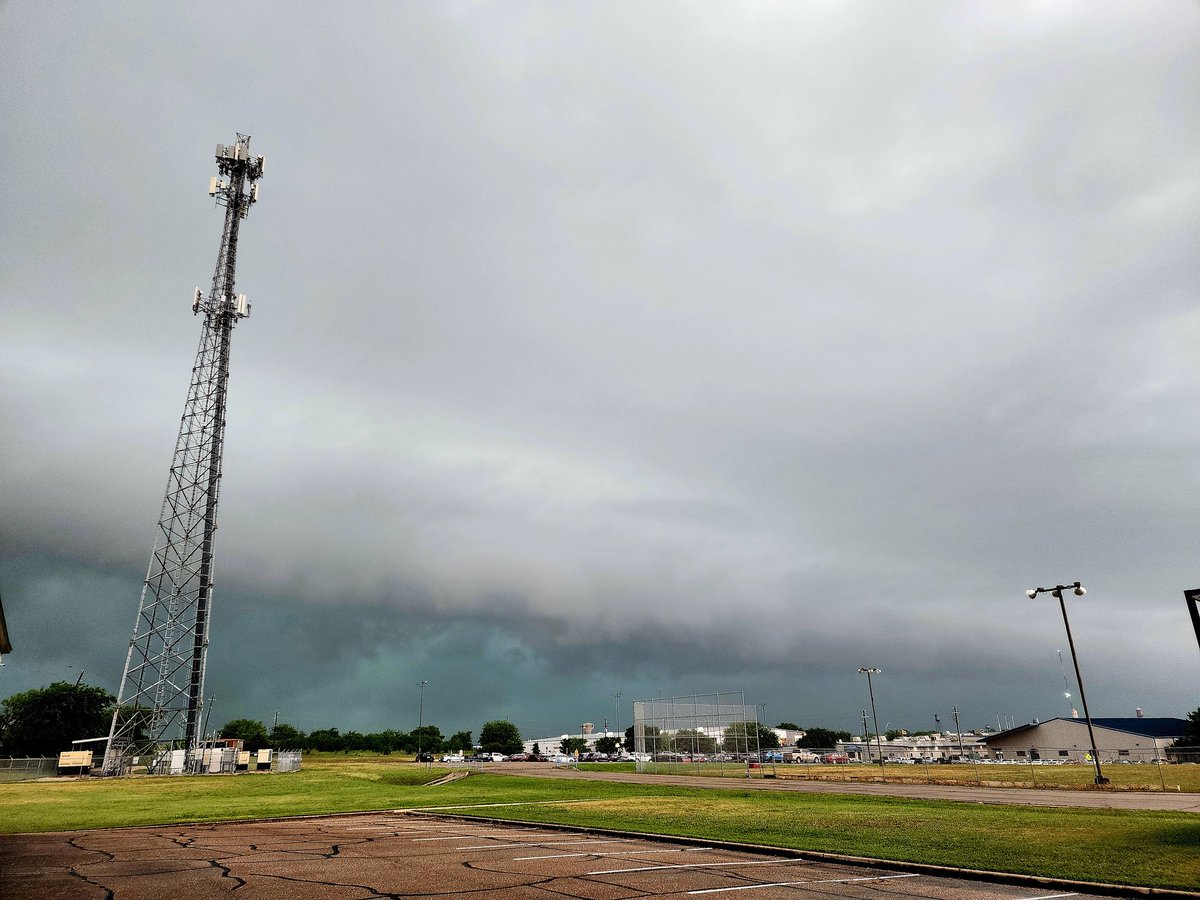 ConleyIsom's tweet image. Severe thunderstorm rolling into Waco, TX on Thursday afternoon... 👀 #txwx