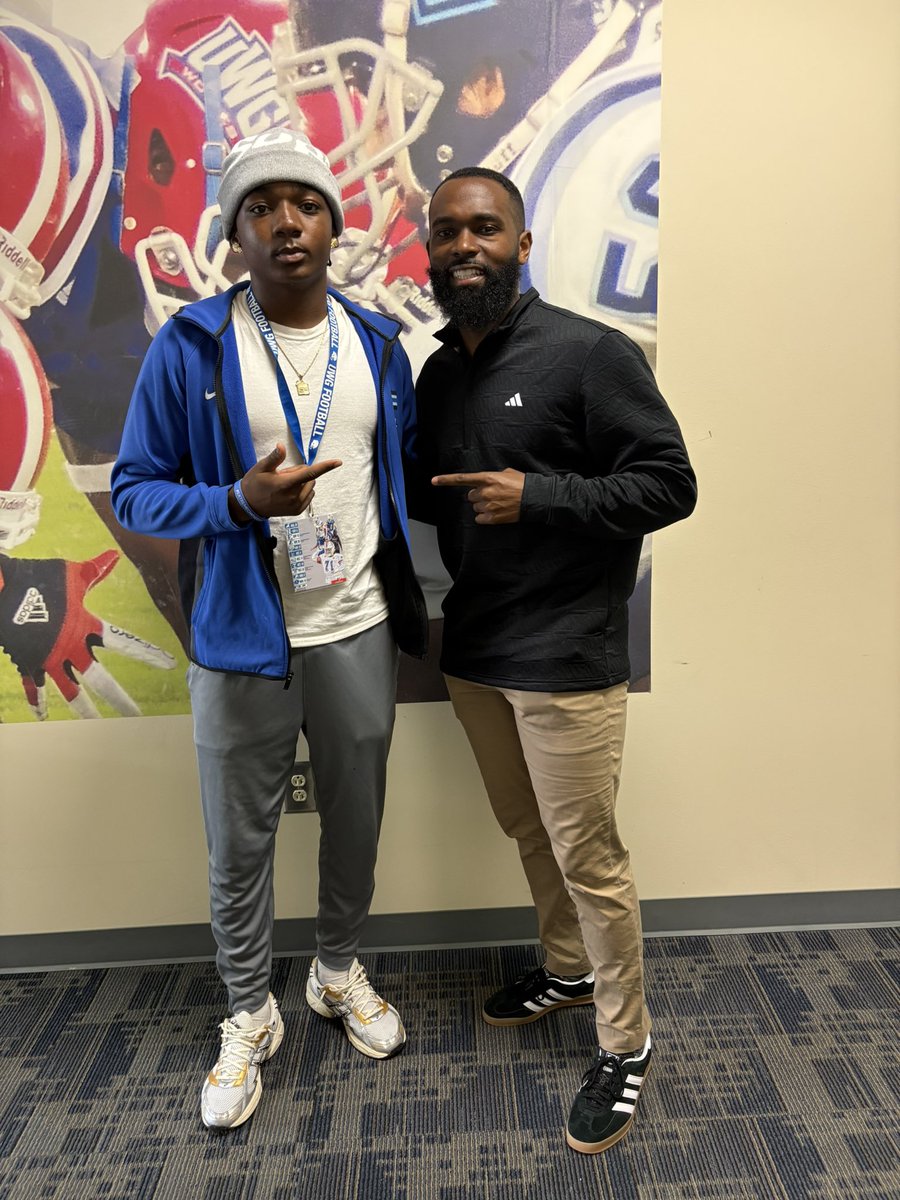 BjMcghee9's tweet image. Blessed to receive my 4th division 1 offer from The University Of West Georgia🔵🔴 #gowolves @Coach_Treal @keithetheredge1 @ReginaldLSmith @zo_zilly01 @DBCoach_JKitch @CoachScott34 @CoachGFerg @ChadSimmons_ @Jeff_XOS @AHSALFBRECRUIT