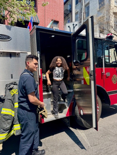 HobokenFire's tweet image. Hoboken Fire represented at #TakeYourChildToWorkDay at @CityofHoboken City Hall today. Thanks to all the kids who came out to learn all about what Hoboken Firefighters and @Hoboken_EMS do!
Maybe we'll see some of you on our trucks in (more than) a couple of years!!!!